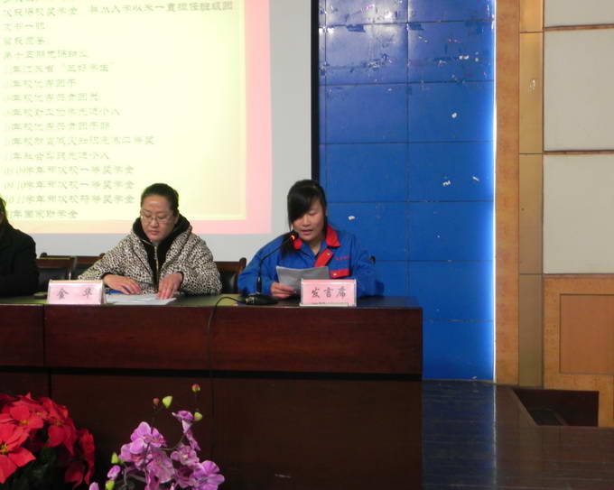 葛雨薇同学在介绍经验